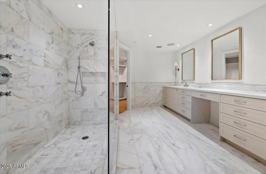 Real Estate Picture 12