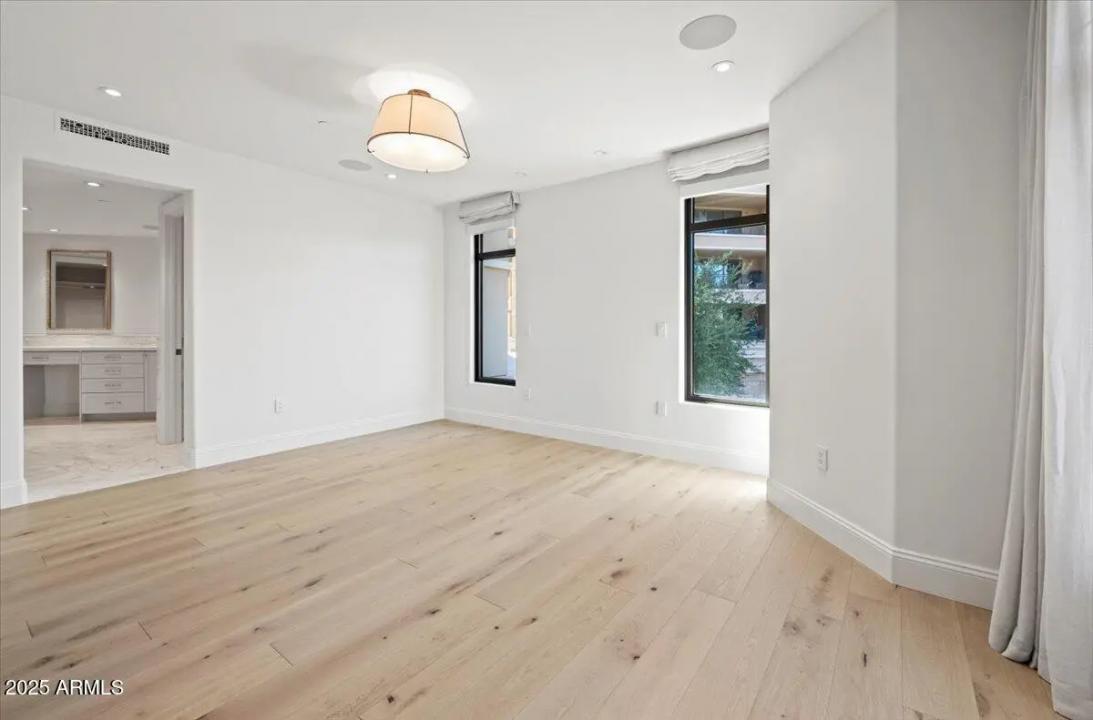 Real Estate Picture 10