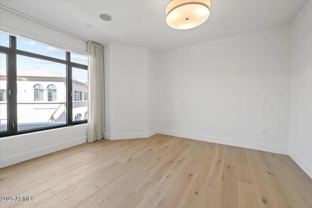 Real Estate Picture 13