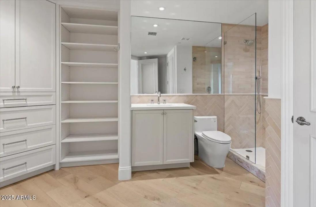 Real Estate Picture 14