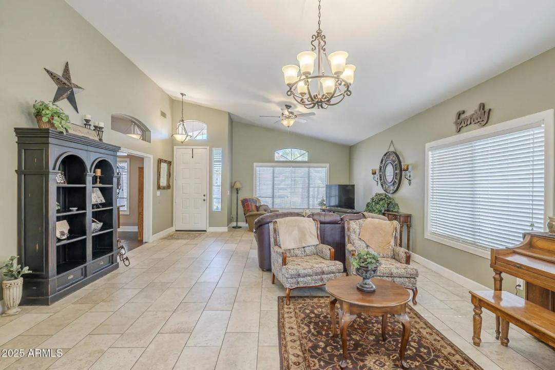 Real Estate Picture 18