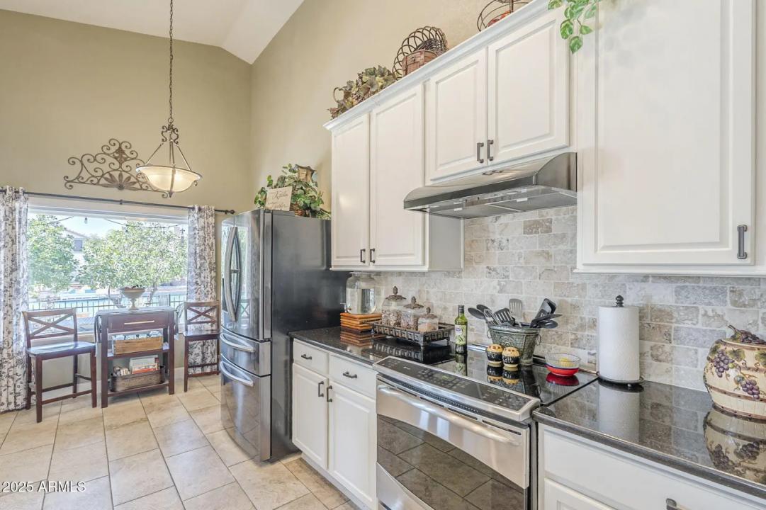 Real Estate Picture 24