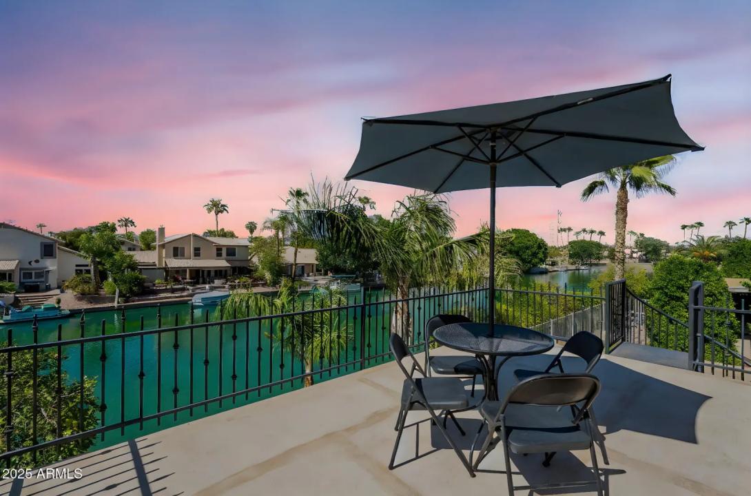 198 N STARBOARD Drive Gilbert AZ 85234