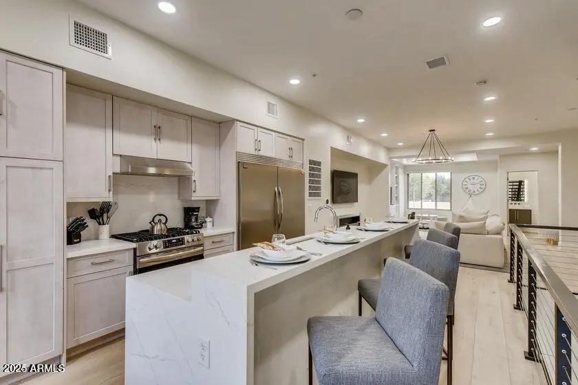 Real Estate Picture 4