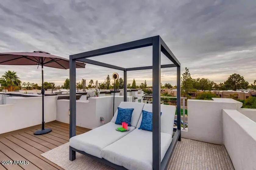 Real Estate Picture 10