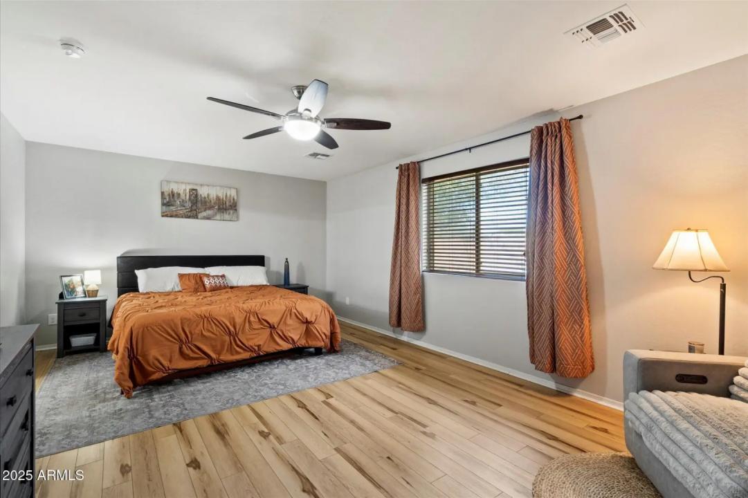 Real Estate Picture 10