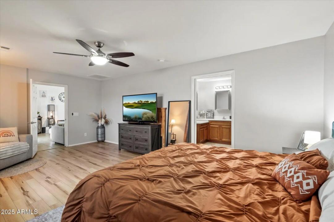 Real Estate Picture 11