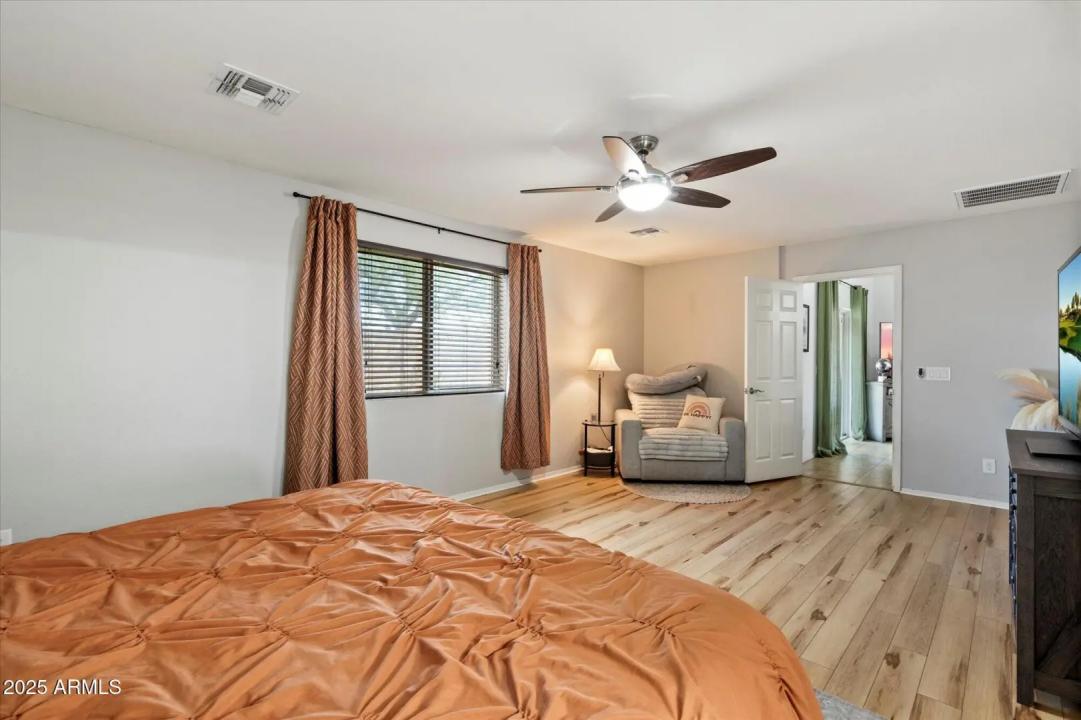 Real Estate Picture 12