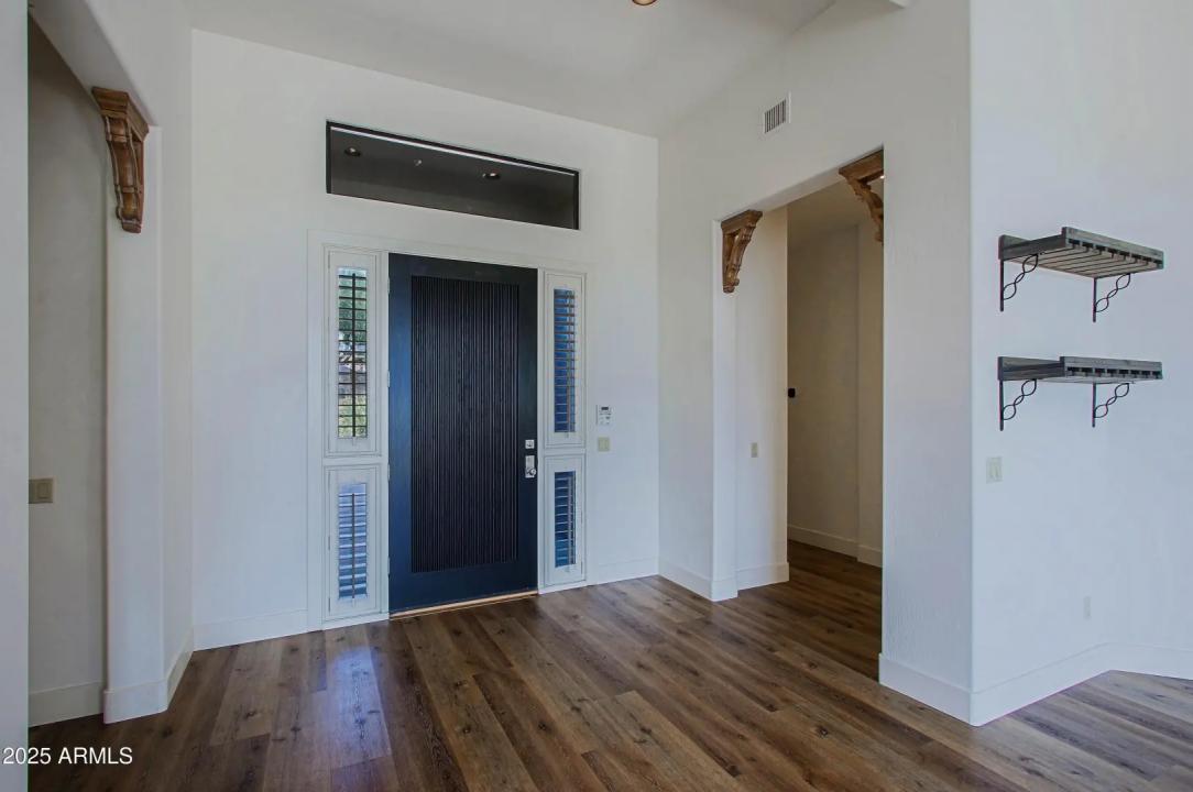 Real Estate Picture 11