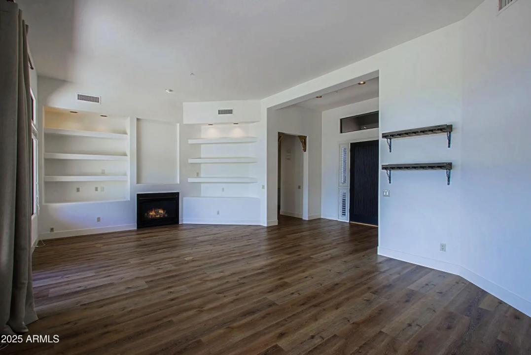 Real Estate Picture 17