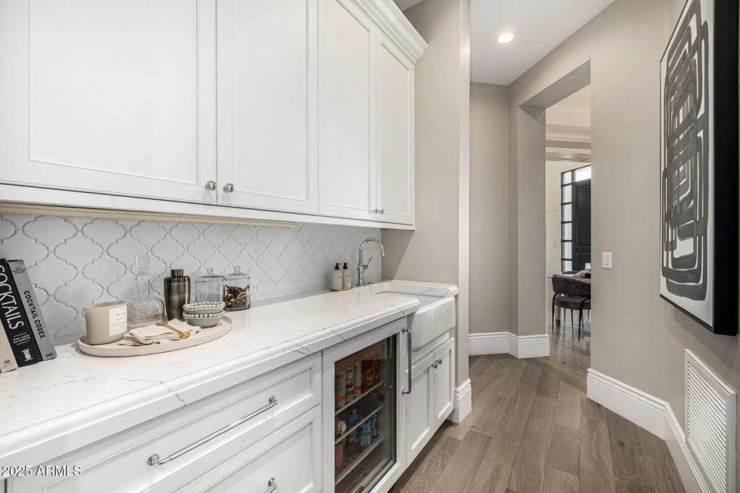 Real Estate Picture 24