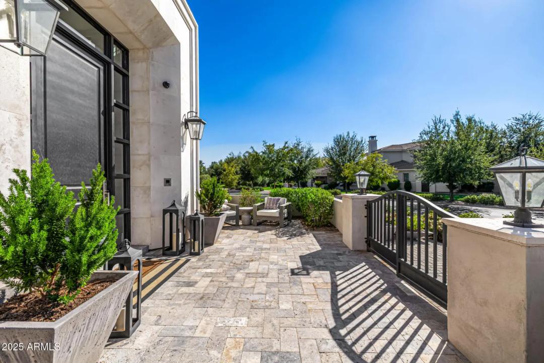 Real Estate Picture 14