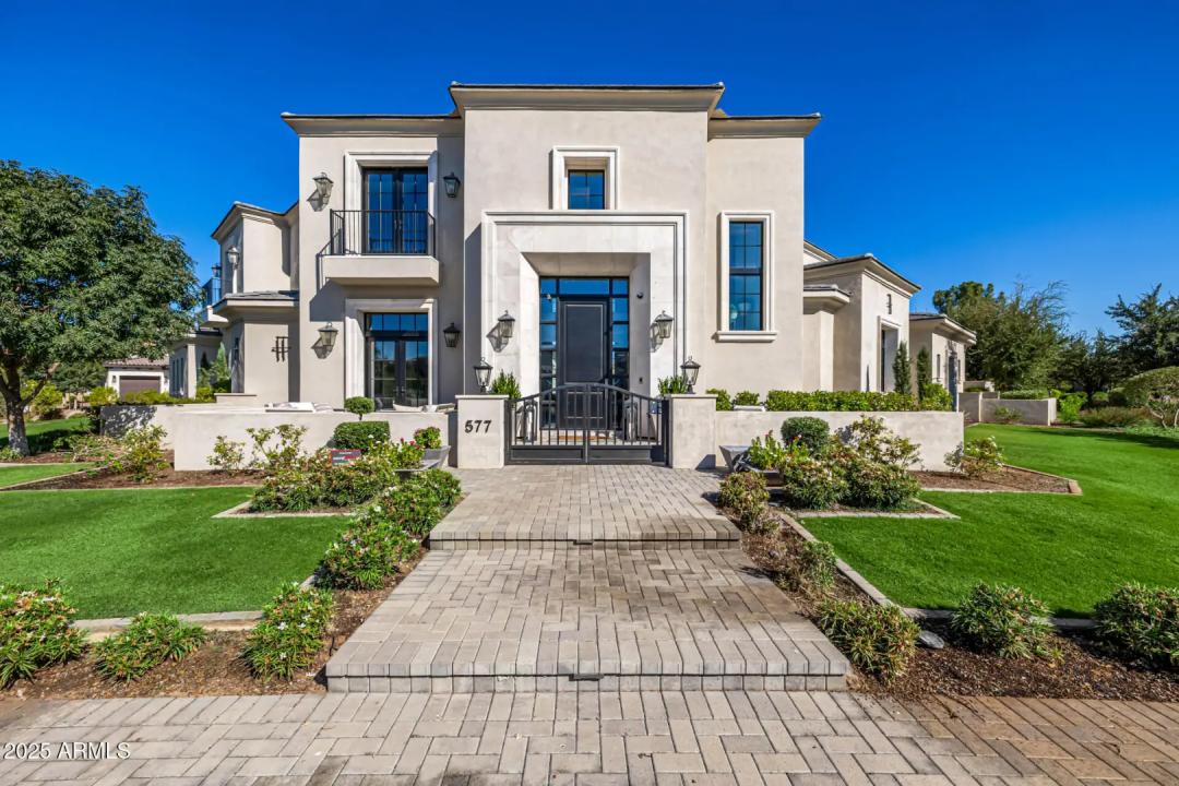577 W HORSESHOE Place Chandler AZ 85248