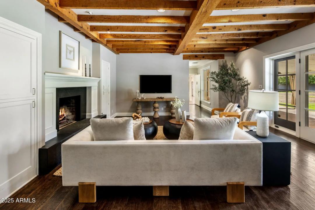 Real Estate Picture 8