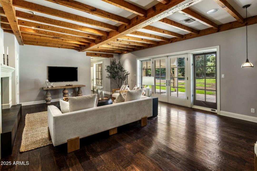 Real Estate Picture 7