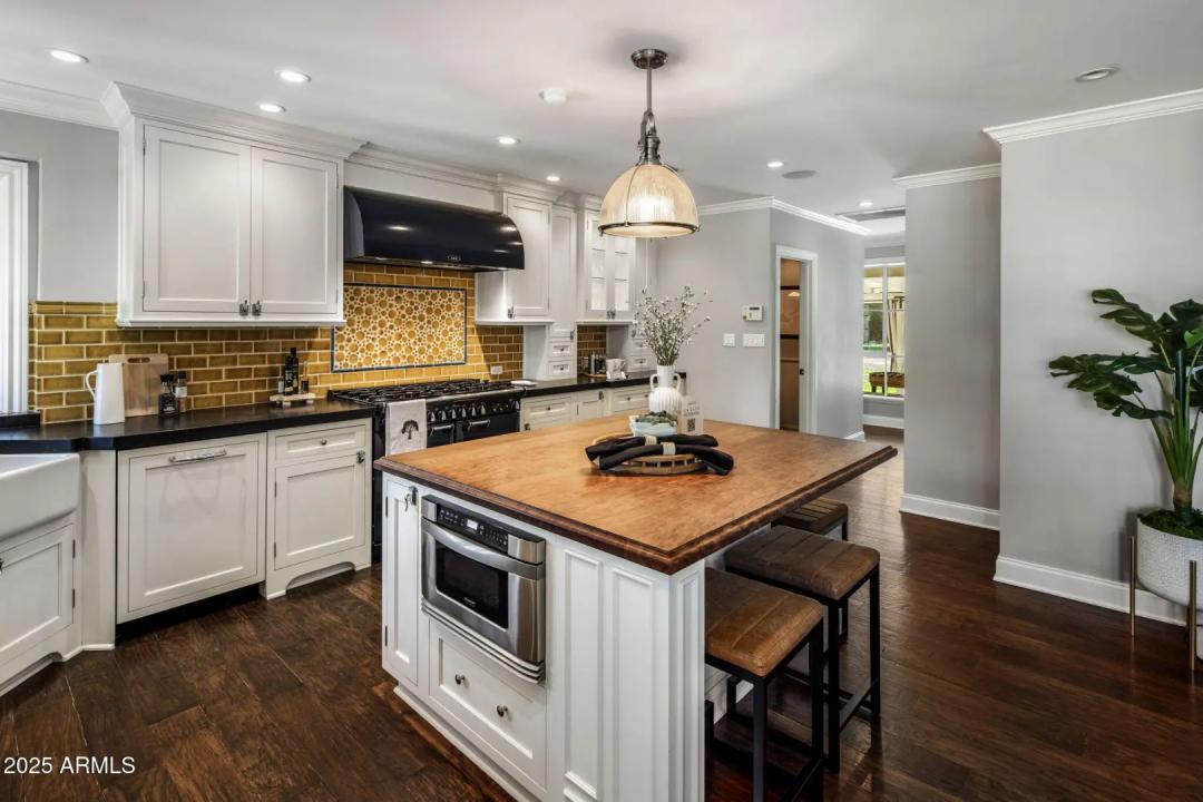 Real Estate Picture 13
