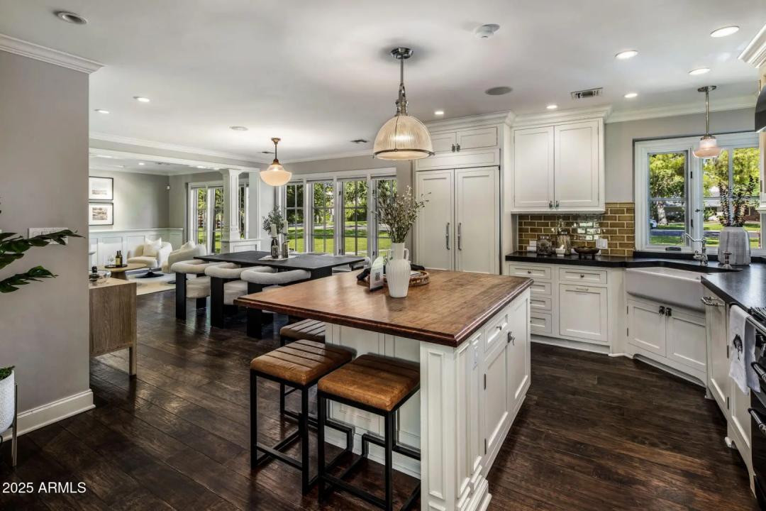 Real Estate Picture 12