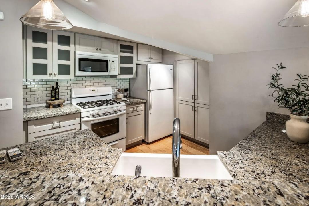 Real Estate Picture 43