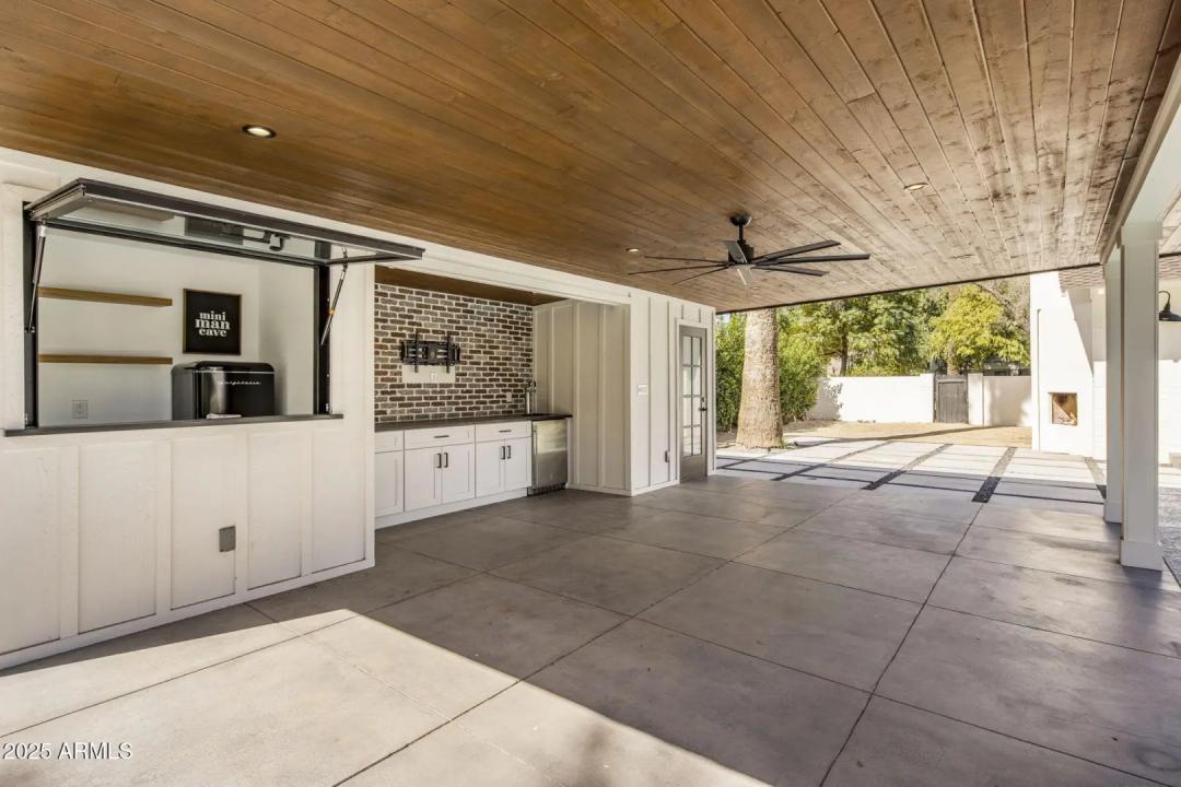 Real Estate Picture 50