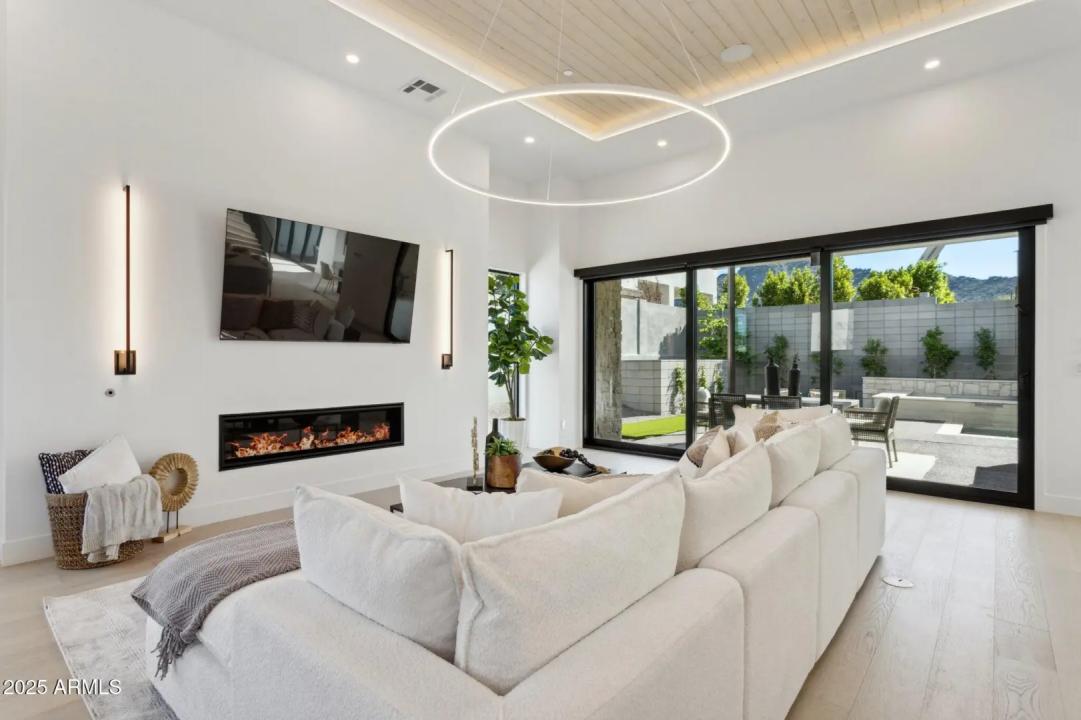 Real Estate Picture 8