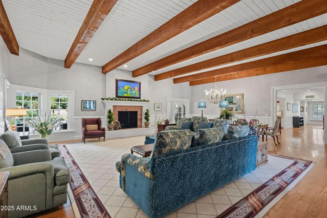 Real Estate Picture 11