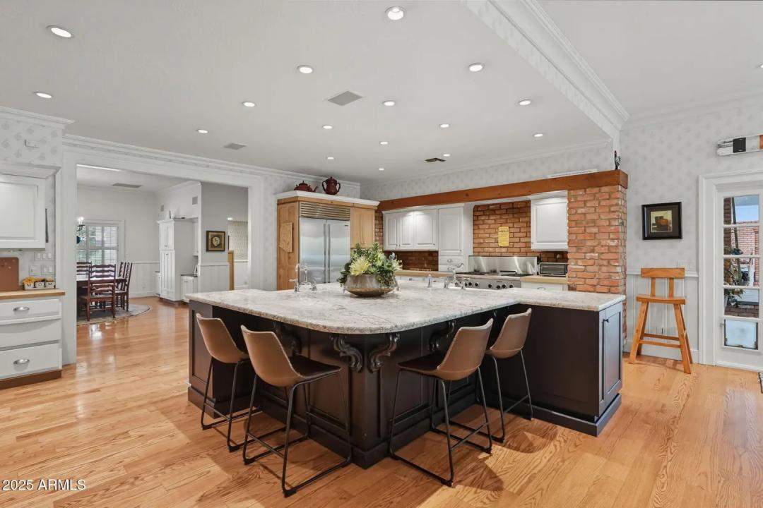 Real Estate Picture 18