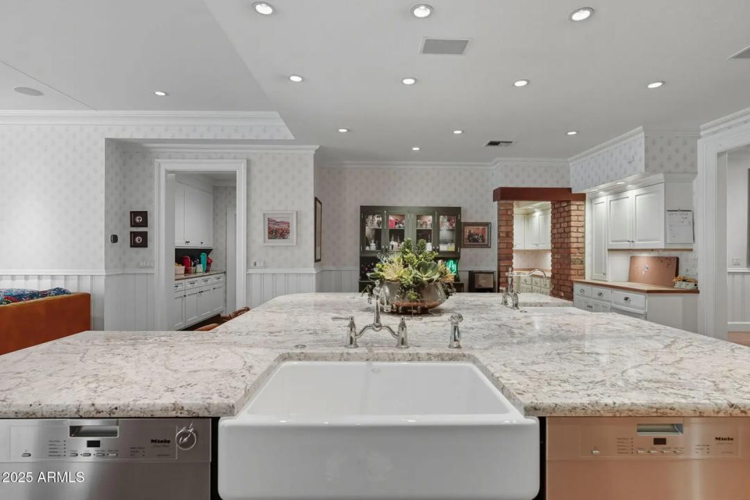 Real Estate Picture 22