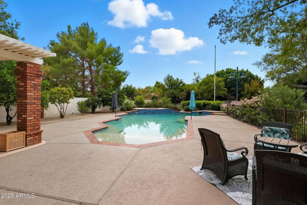 Real Estate Picture 99
