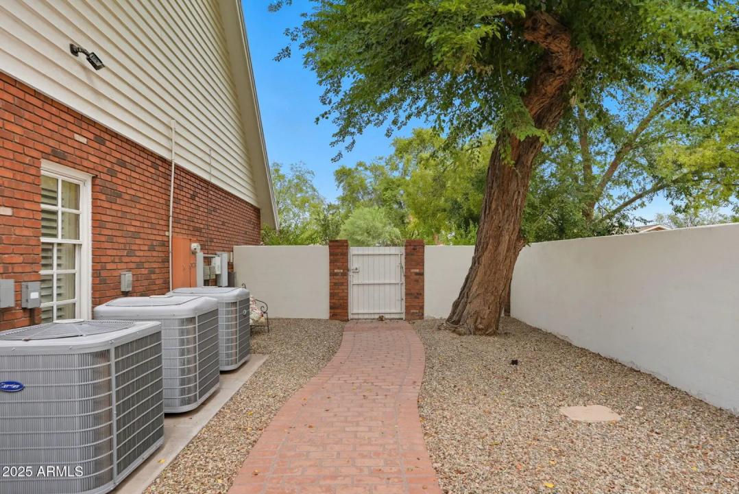 Real Estate Picture 102
