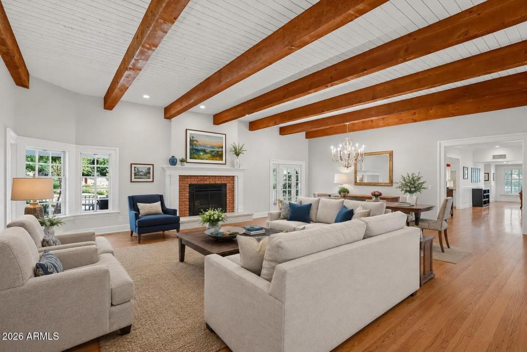 Real Estate Picture 8