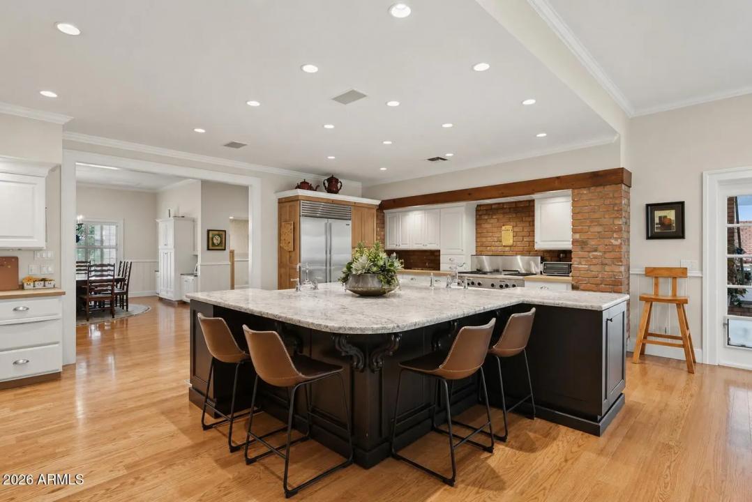 Real Estate Picture 11