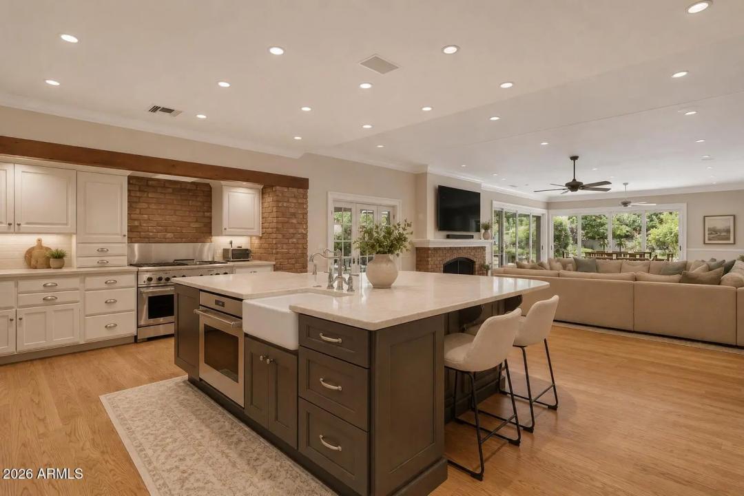 Real Estate Picture 12