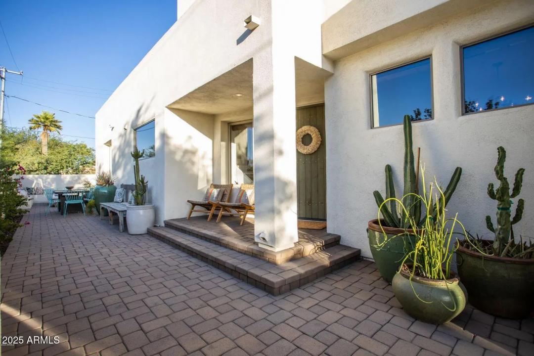 Real Estate Picture 3