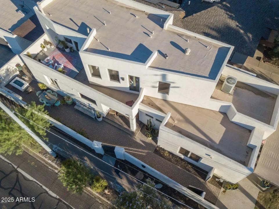 Real Estate Picture 4