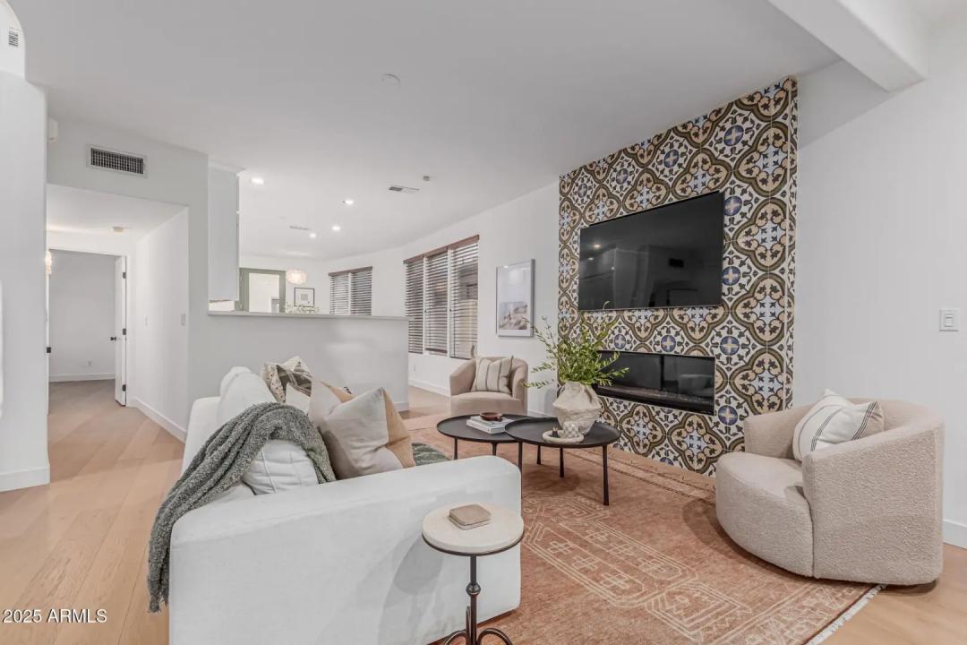 Real Estate Picture 12
