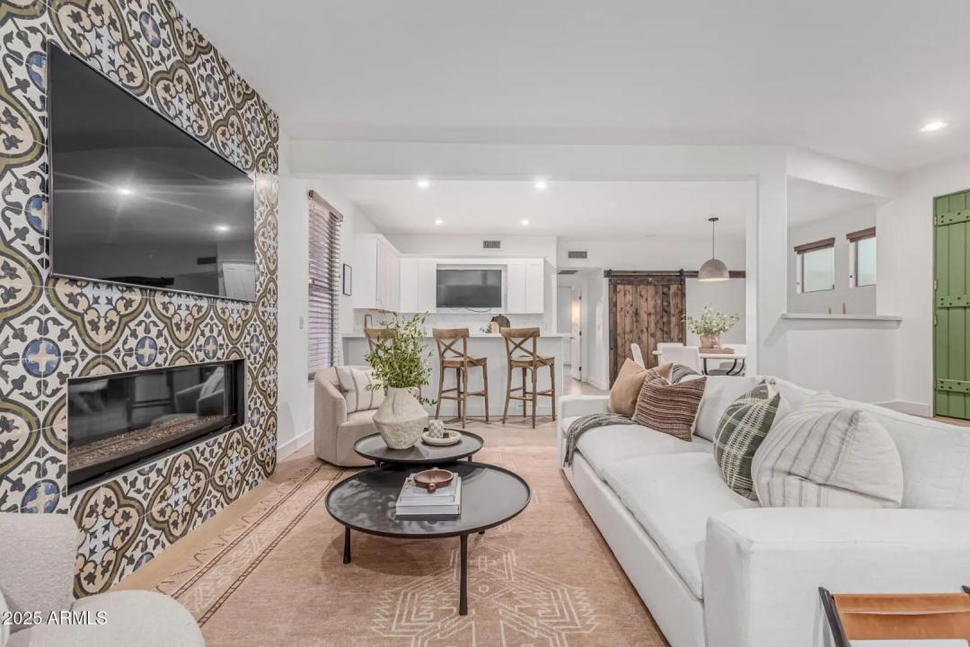 Real Estate Picture 14