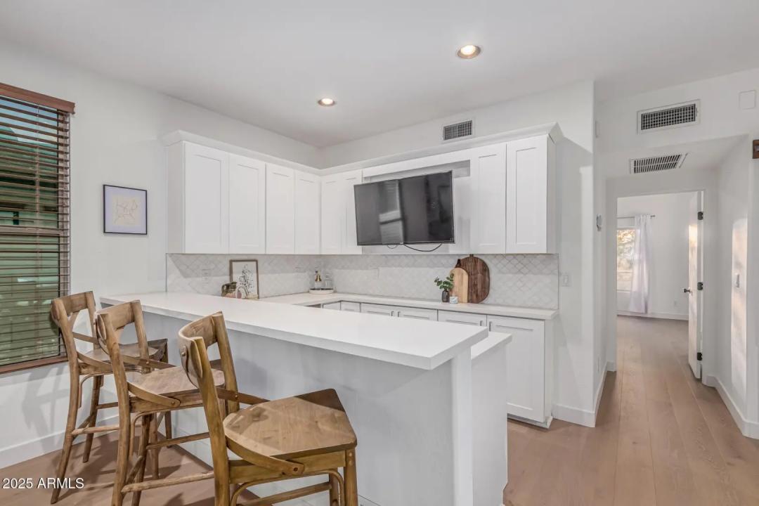 Real Estate Picture 16