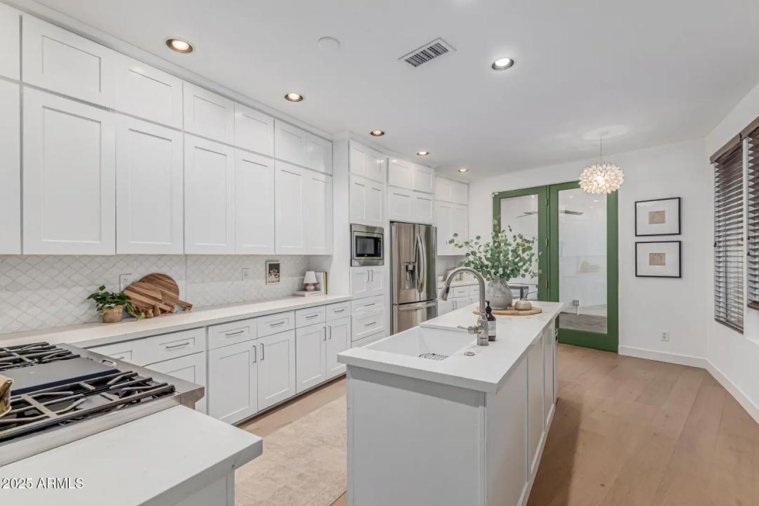 Real Estate Picture 17