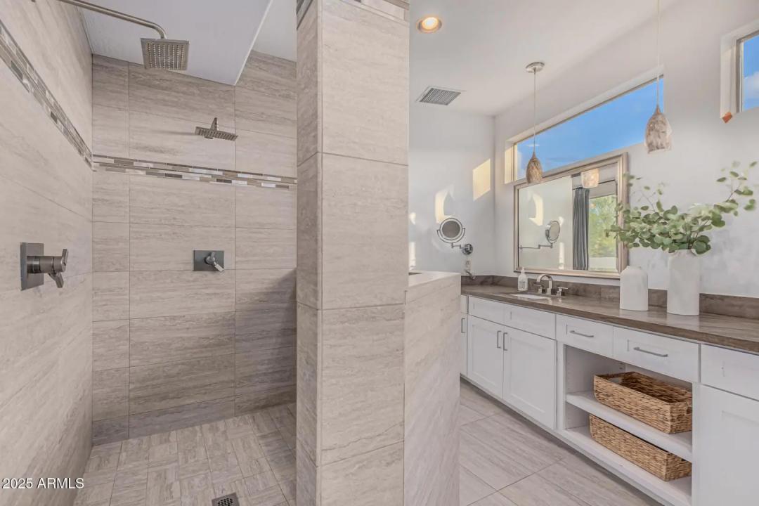 Real Estate Picture 24