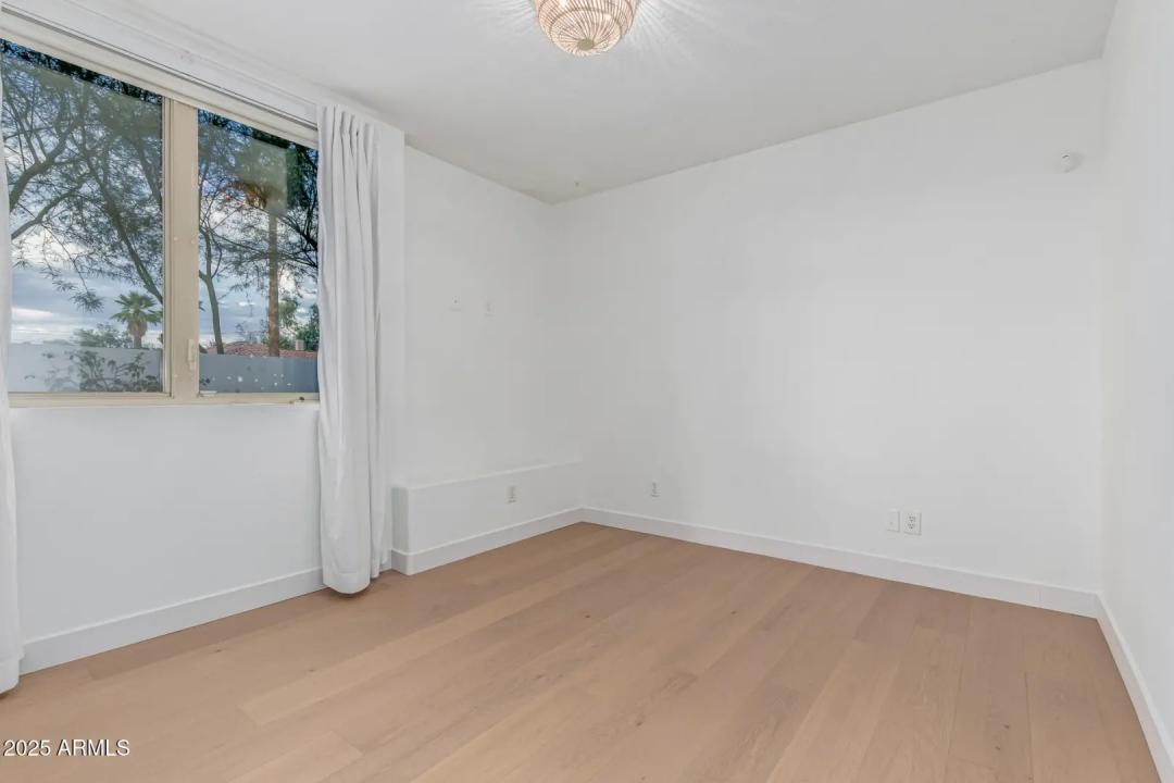 Real Estate Picture 26