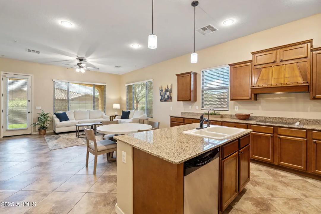 Real Estate Picture 17