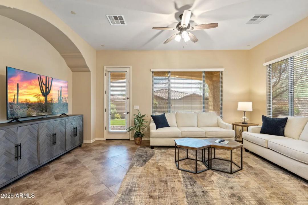 Real Estate Picture 5