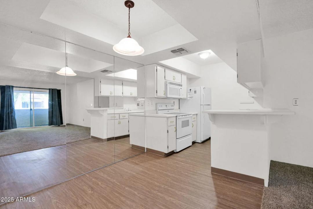 Real Estate Picture 9