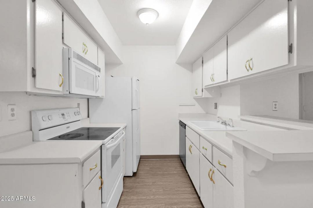 Real Estate Picture 12