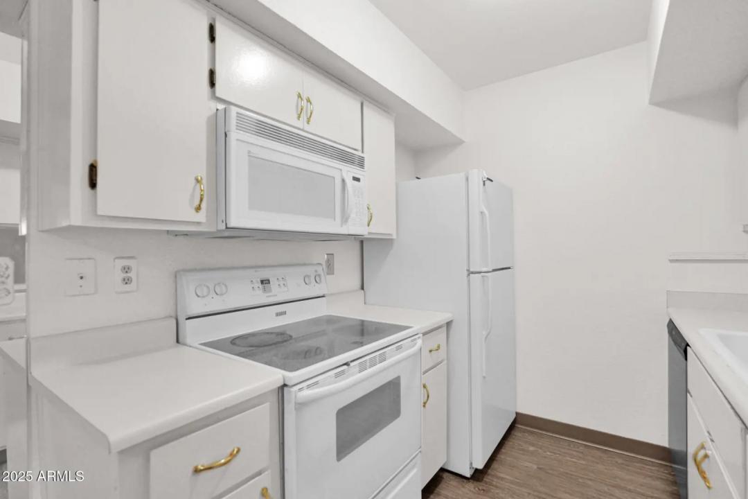 Real Estate Picture 13