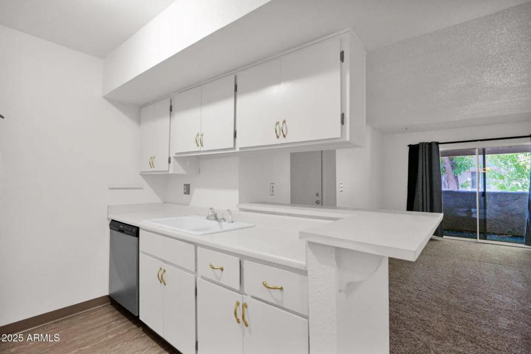 Real Estate Picture 14