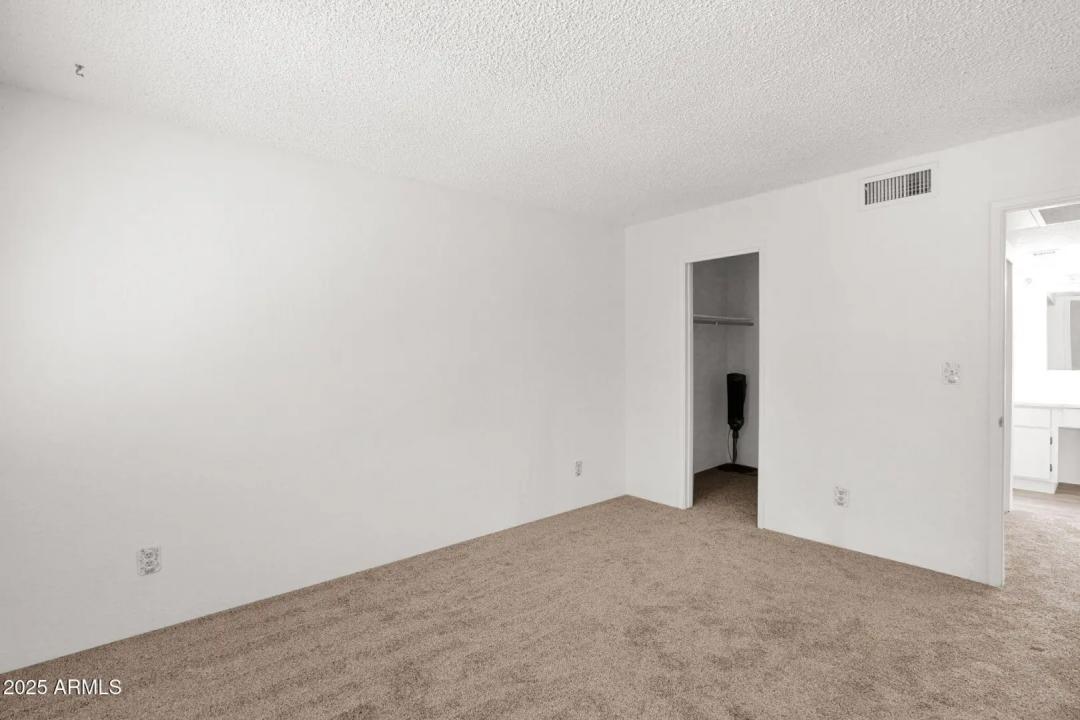 Real Estate Picture 16