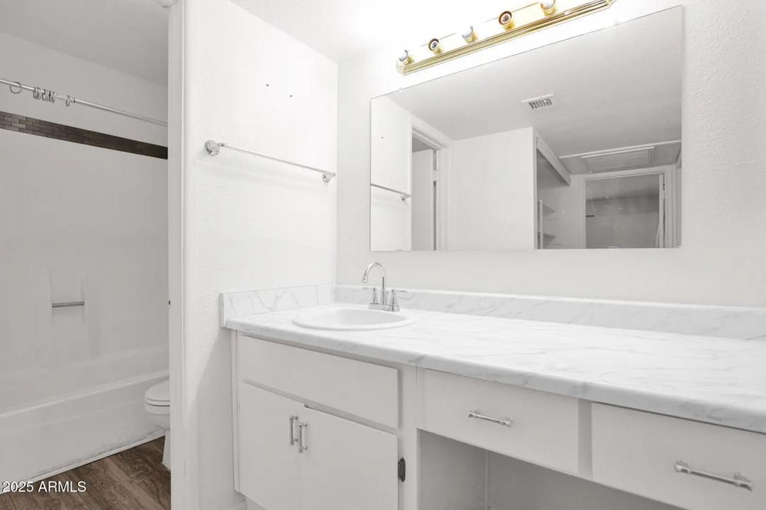 Real Estate Picture 18