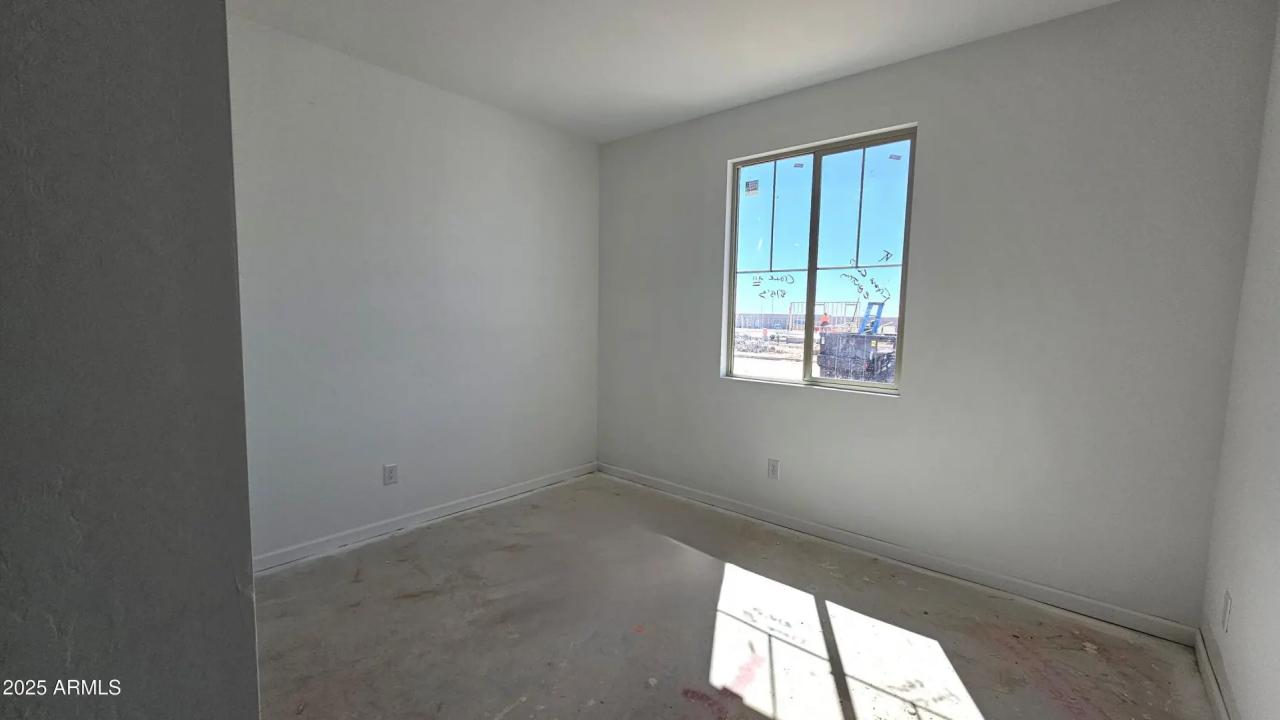 Real Estate Picture 4