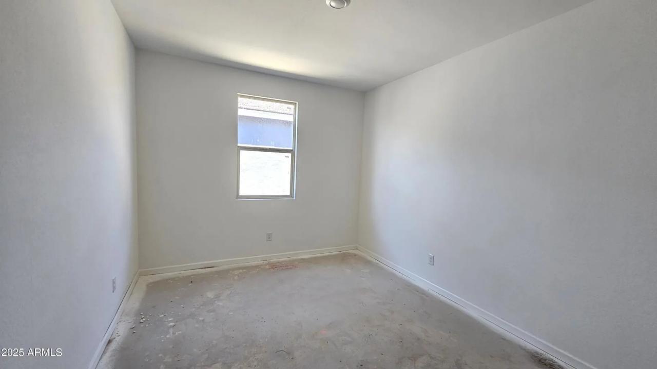 Real Estate Picture 7